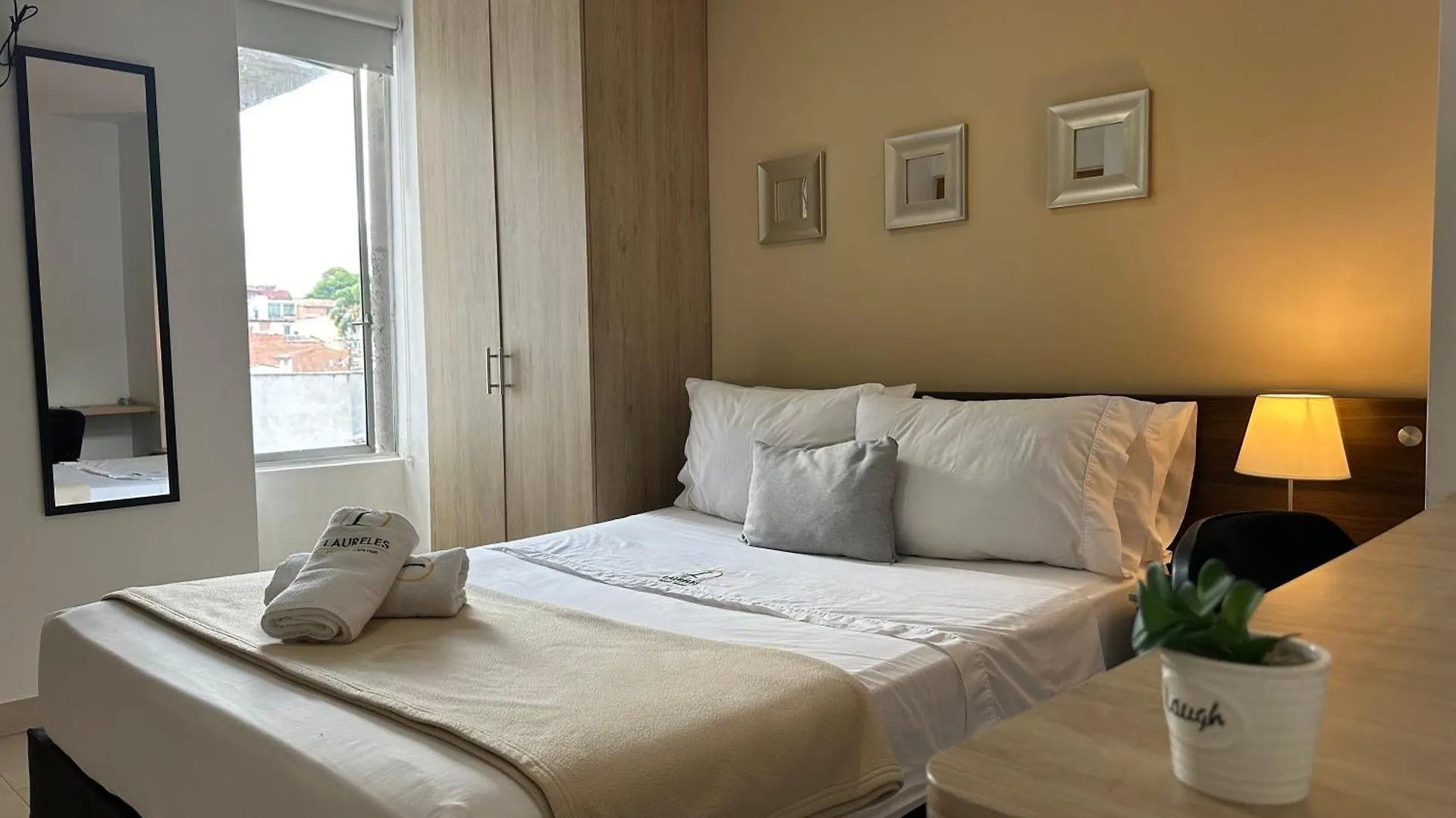 Laureles Guest House Lgh Hotel Medellín