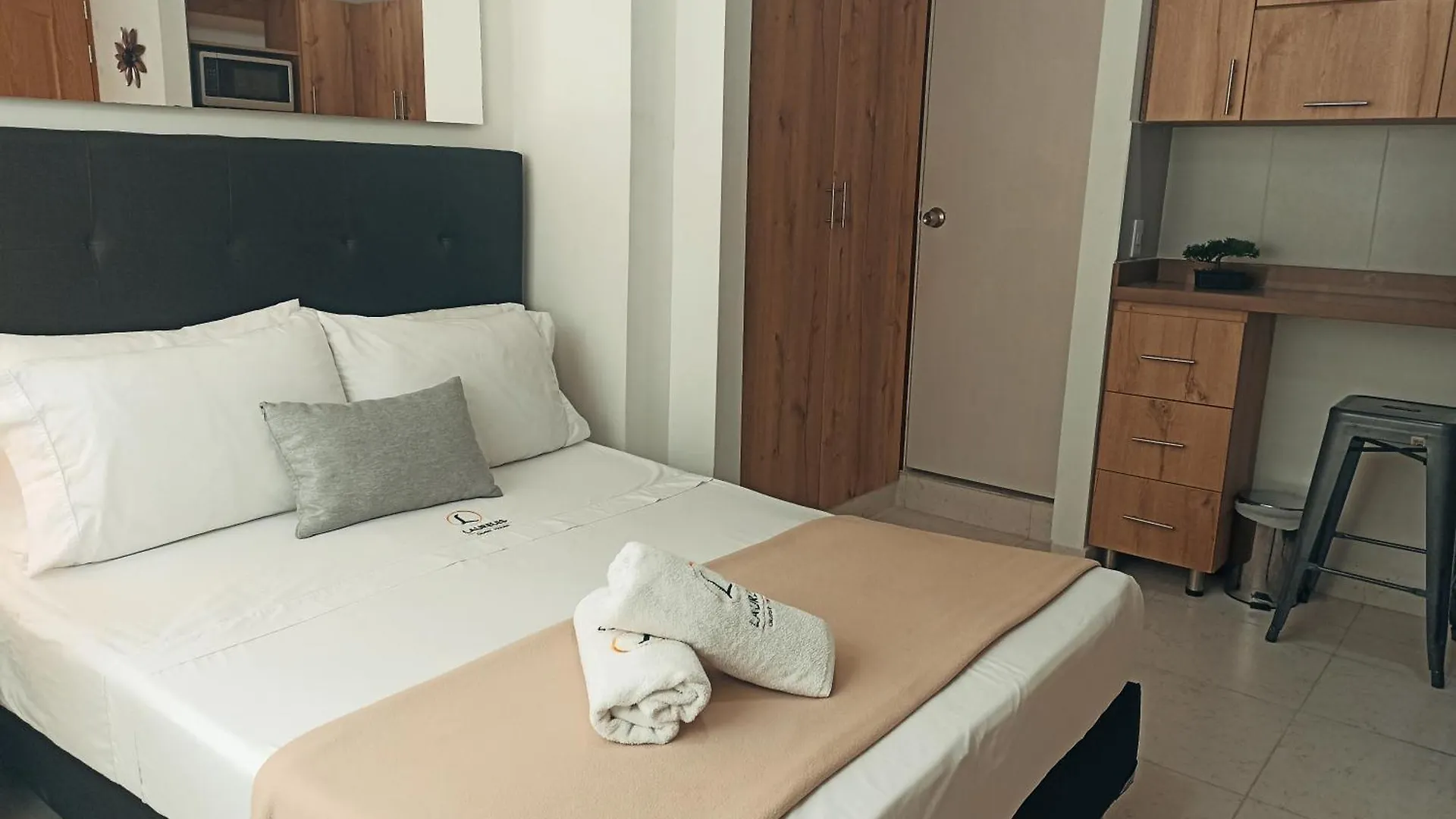Laureles Guest House Lgh Hotel Medellín Colombia