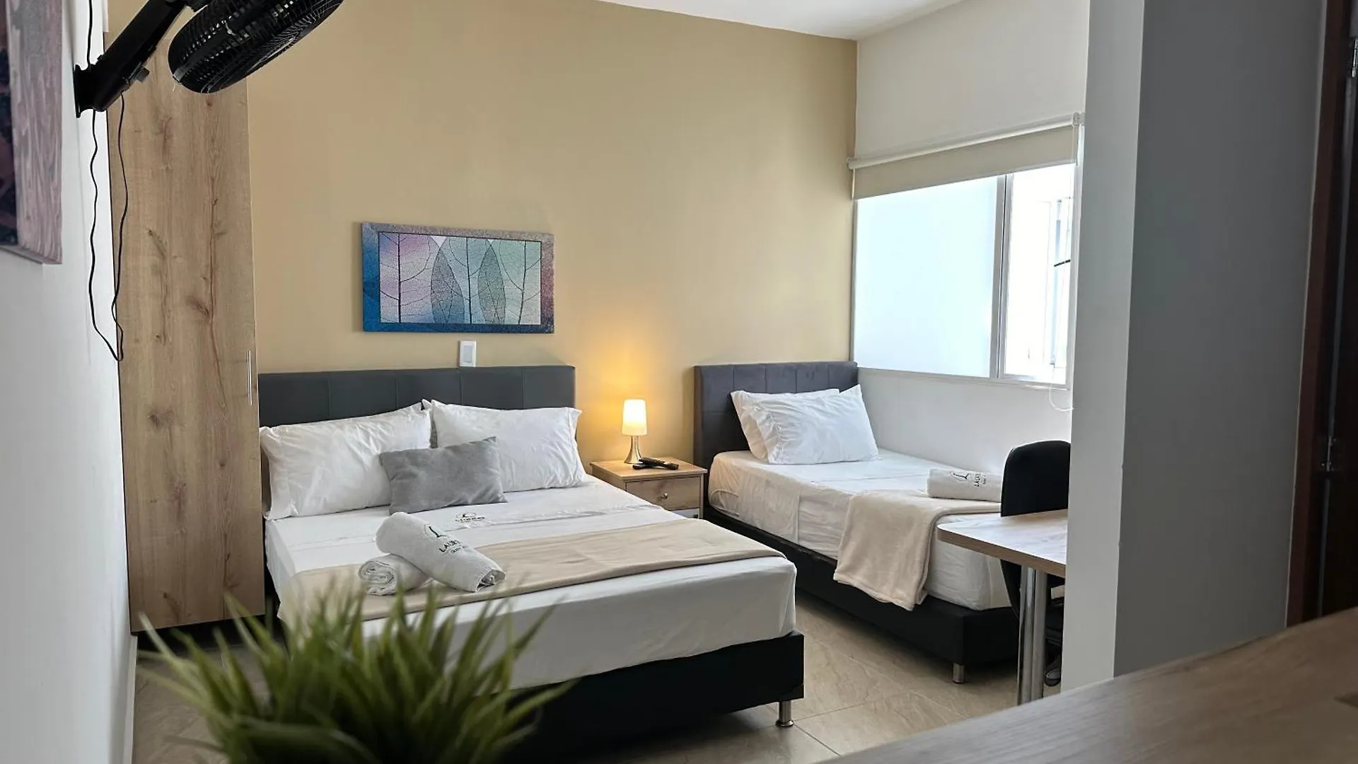Laureles Guest House Lgh Hotel Medellín