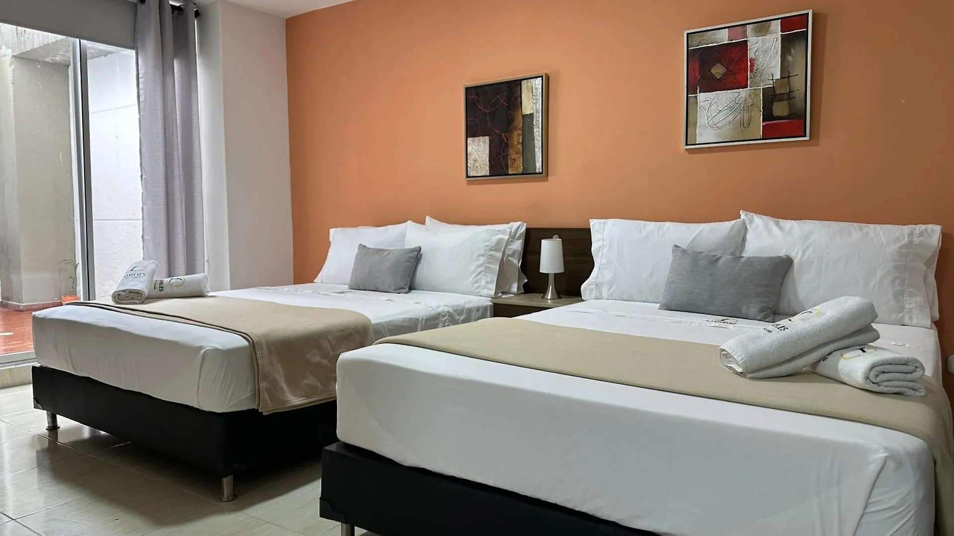Laureles Guest House Lgh Hotel Medellín 3*,