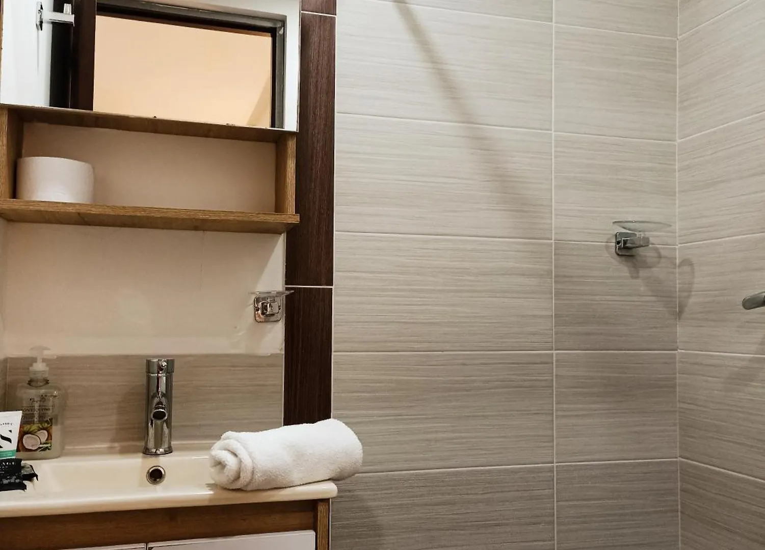 Laureles Guest House Lgh Hotel Medellín
