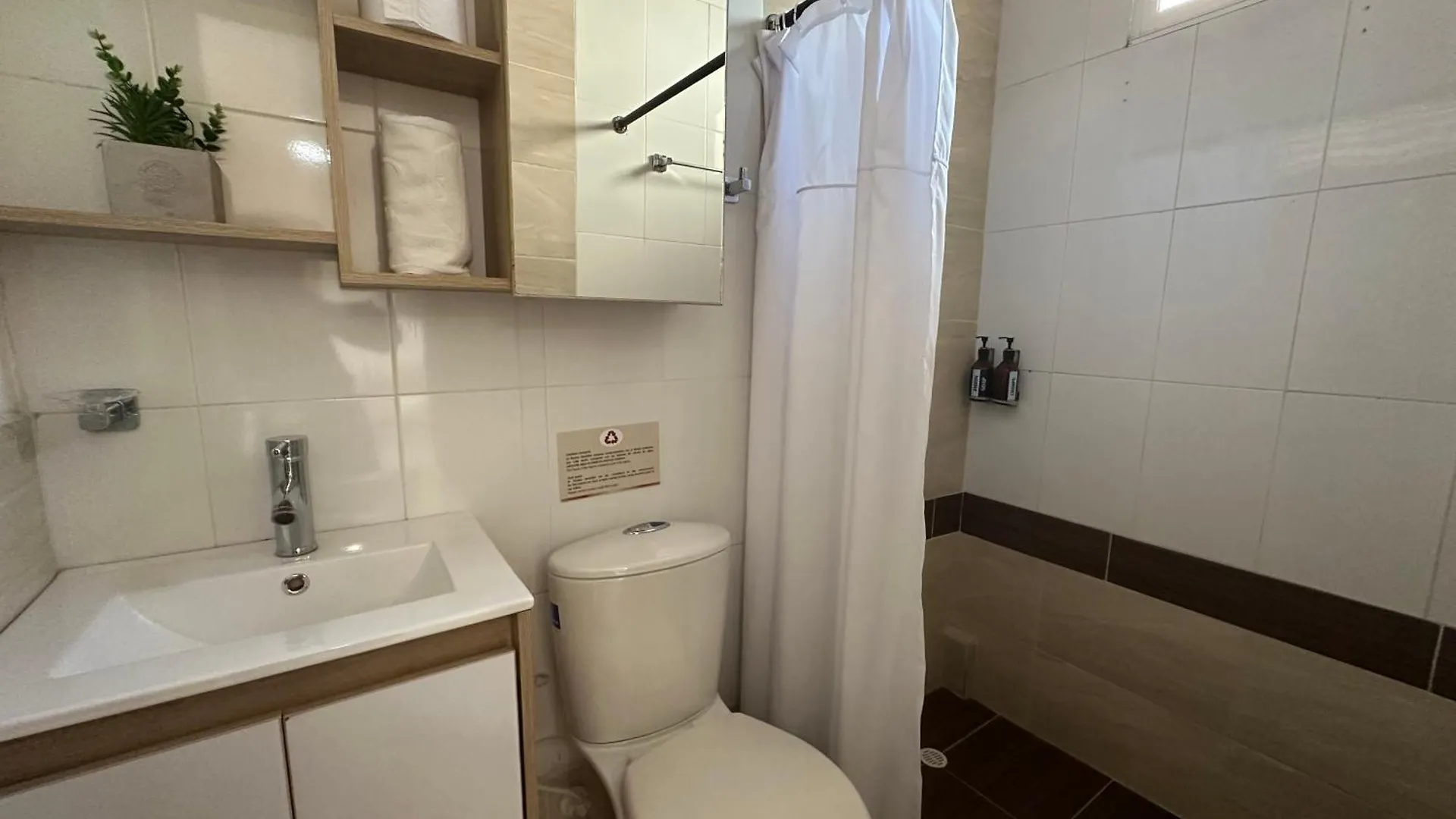 Laureles Guest House Lgh Hotel Medellín 3*,