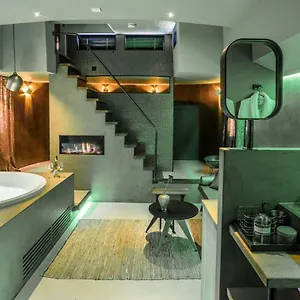 luxury-wellness-suite-boat-boost.amsterdamhotelsnl.com/