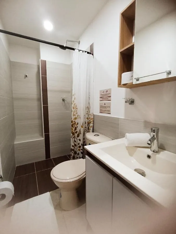 Laureles Guest House Lgh Hotel Medellin