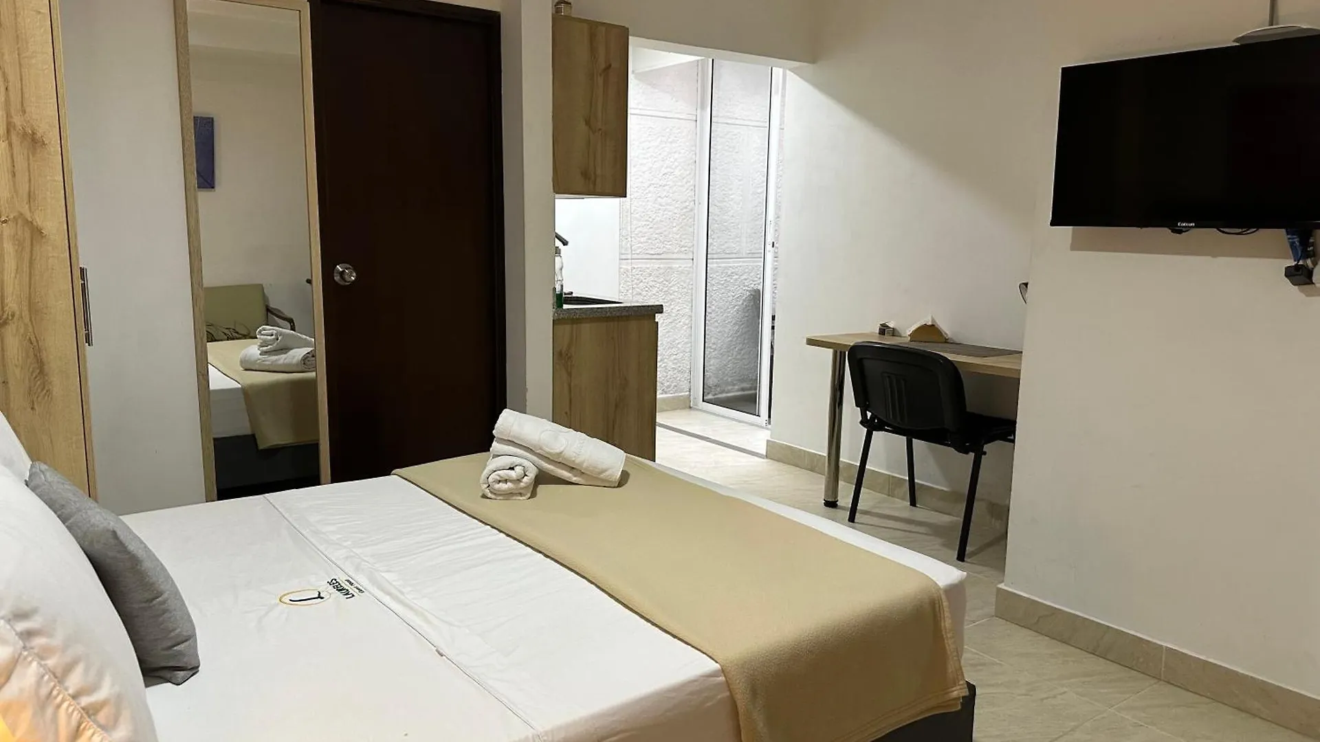 Laureles Guest House Lgh Hotel Medellin 3*,