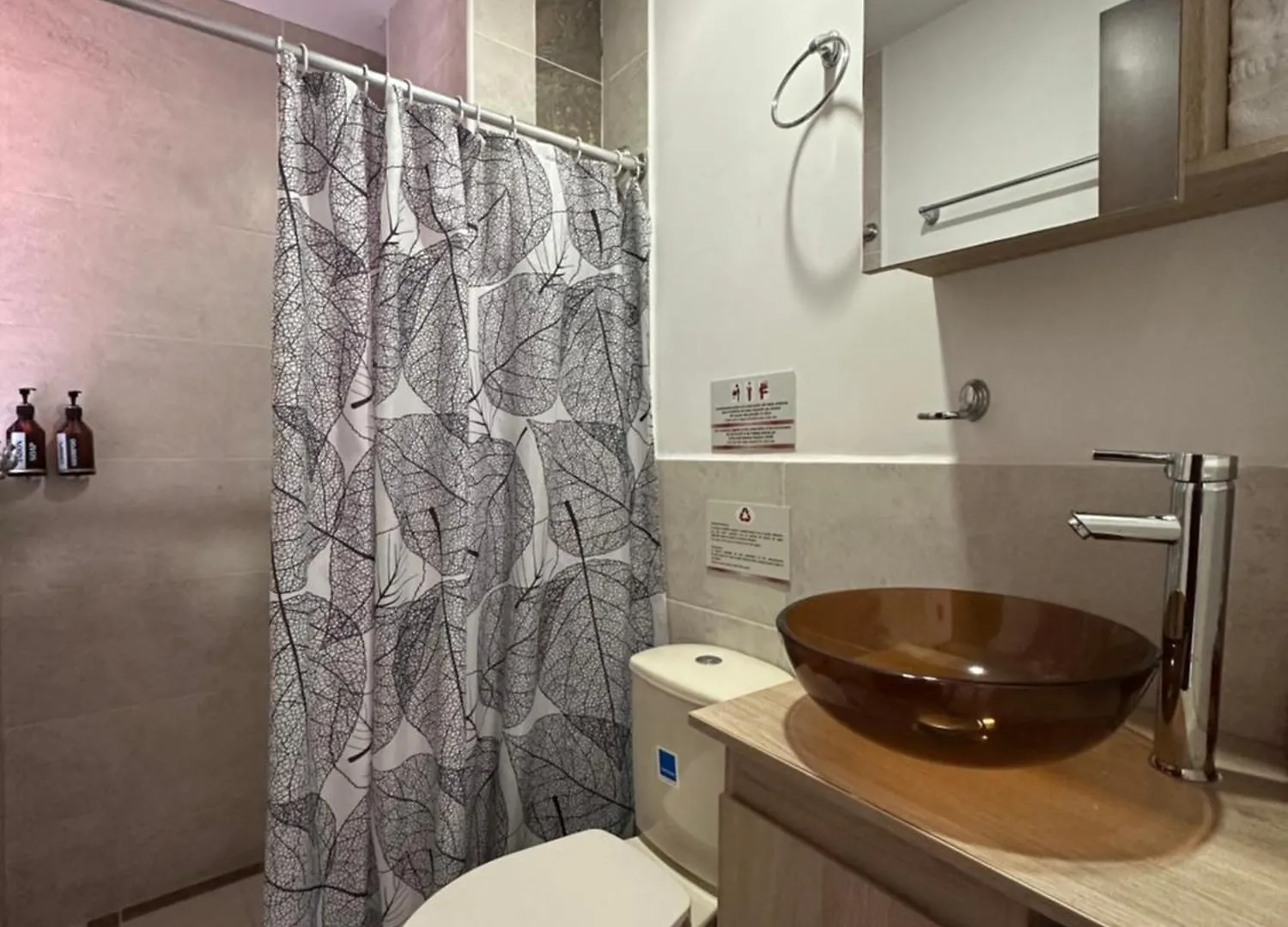 Laureles Guest House Lgh Hotel Medellin
