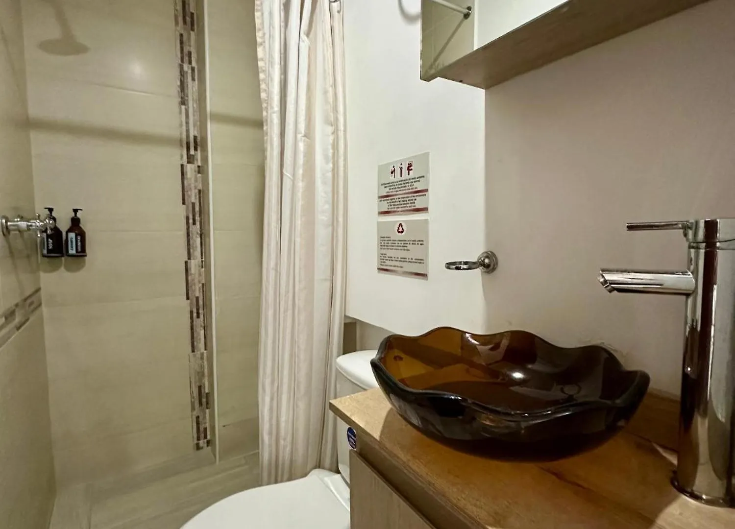 ***  Laureles Guest House Lgh Hotel Medellin Colombia