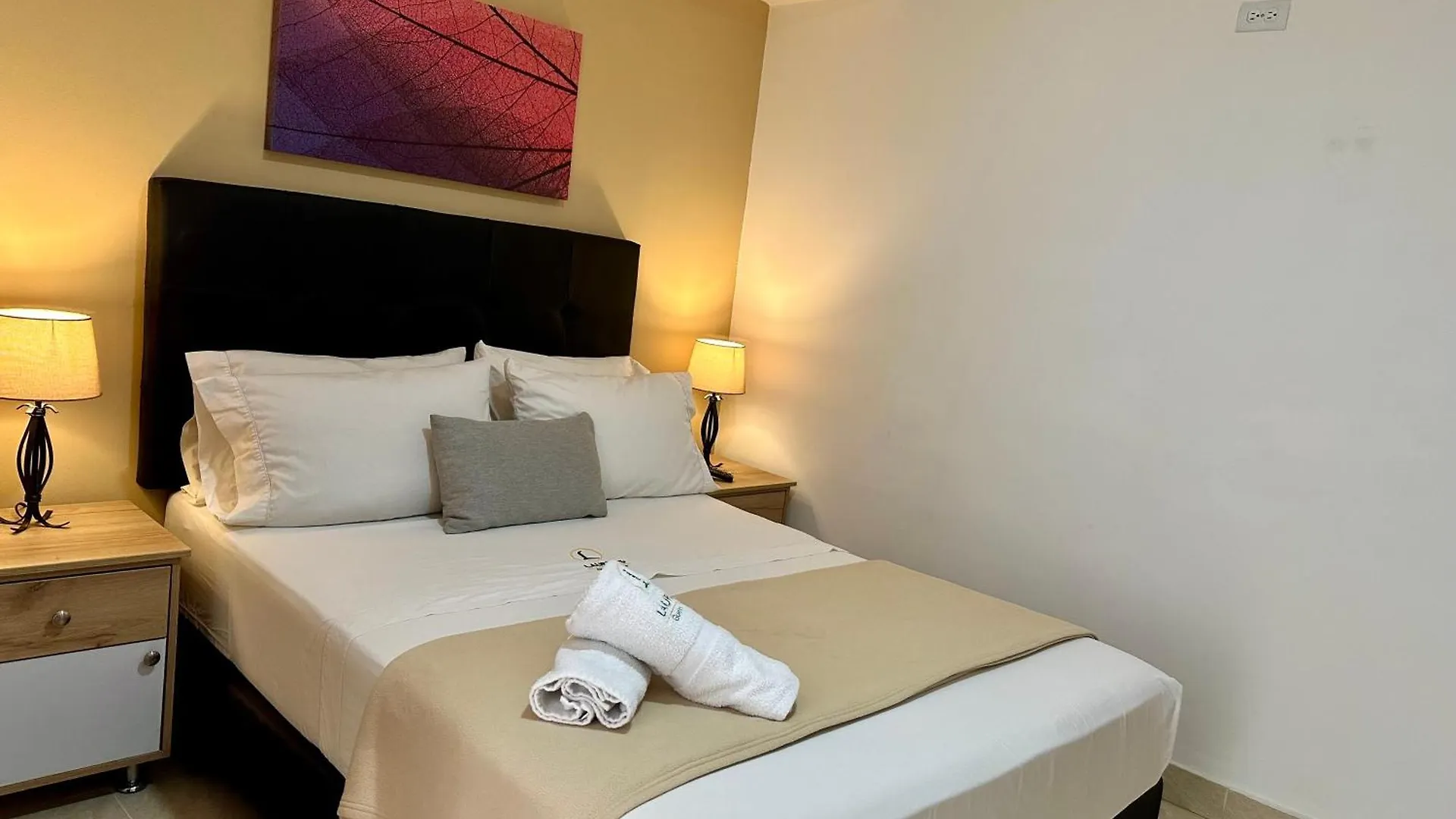 Laureles Guest House Lgh Hotel Medellin