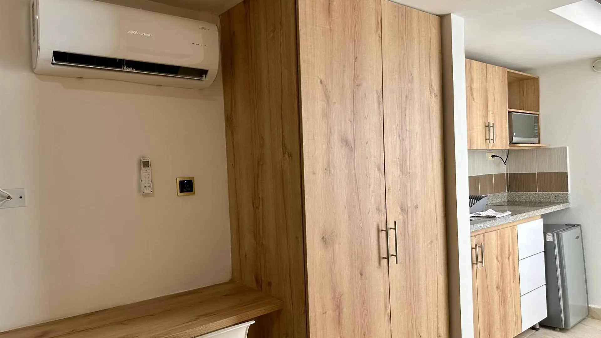 Laureles Guest House Lgh Hotel Medellin