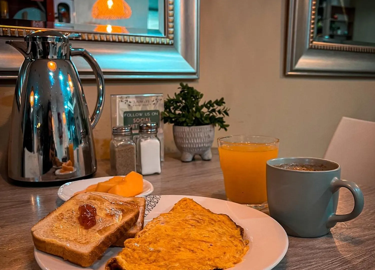 Laureles Guest House Lgh Hotel Medellin Colombia