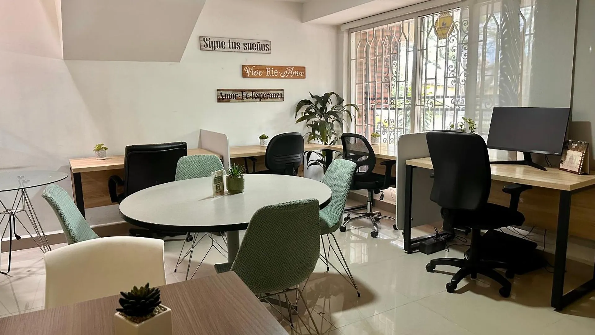 Laureles Guest House Lgh Hotel Medellin